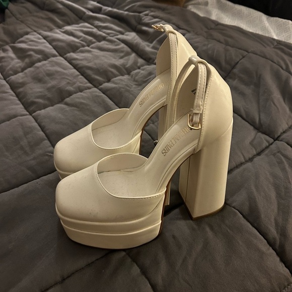 White platform high heels - Picture 2 of 10